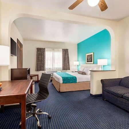 Howard Johnson By Wyndham San Antonio Hotel & Suites Εξωτερικό φωτογραφία