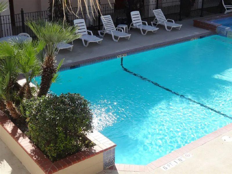 Howard Johnson By Wyndham San Antonio Hotel & Suites Εξωτερικό φωτογραφία
