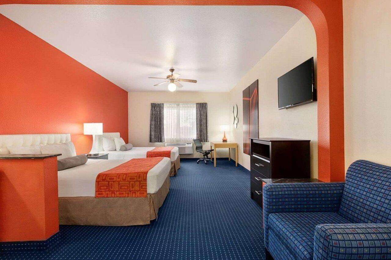 Howard Johnson By Wyndham San Antonio Hotel & Suites Εξωτερικό φωτογραφία