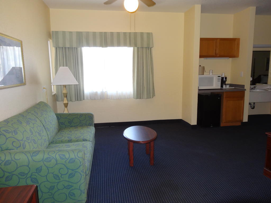 Howard Johnson By Wyndham San Antonio Hotel & Suites Εξωτερικό φωτογραφία