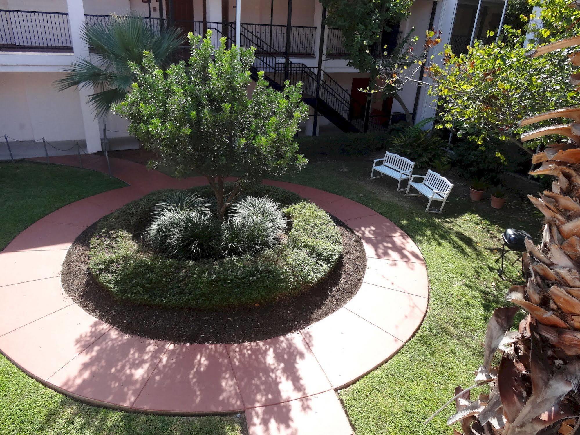 Howard Johnson By Wyndham San Antonio Hotel & Suites Εξωτερικό φωτογραφία