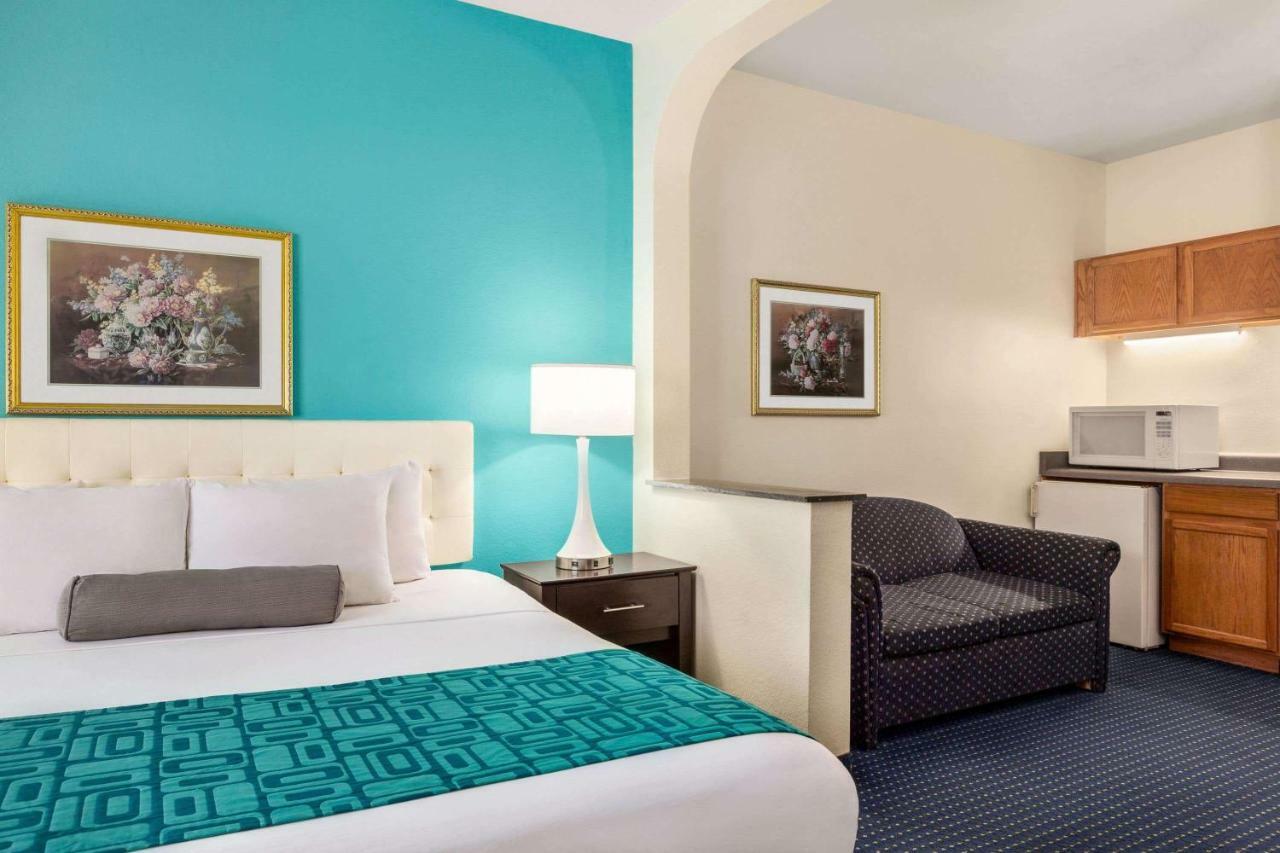 Howard Johnson By Wyndham San Antonio Hotel & Suites Εξωτερικό φωτογραφία