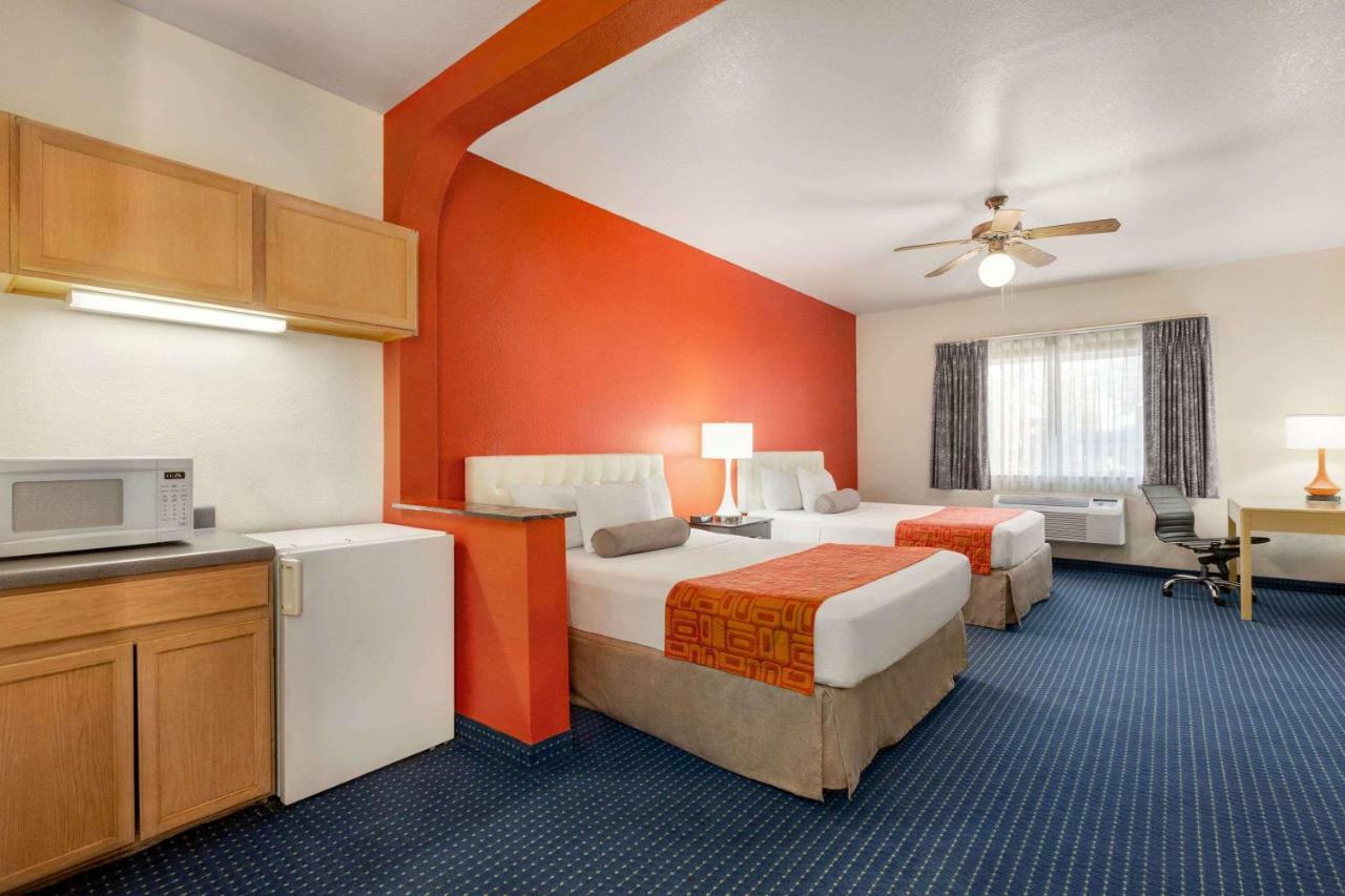 Howard Johnson By Wyndham San Antonio Hotel & Suites Εξωτερικό φωτογραφία