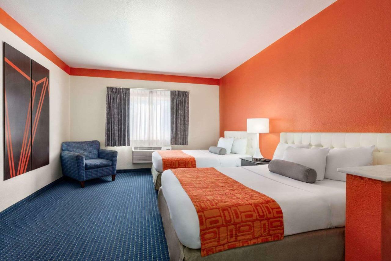 Howard Johnson By Wyndham San Antonio Hotel & Suites Εξωτερικό φωτογραφία